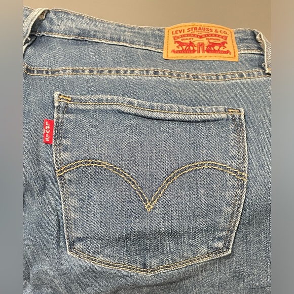 Levi’s High Rise - Picture 4 of 5